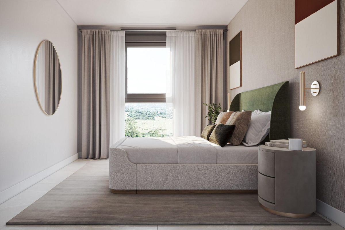 Gezellige slaapkamer in het 3-slaapkamer appartement in Estepona, met natuurlijk licht en elegante decoratie.