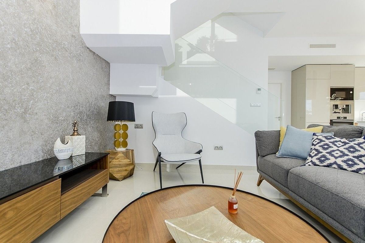 Chique woonruimte in een 3-slaapkamer villa in Vera, Costa de Almeria, met stijlvolle meubels en decoratieve elementen.