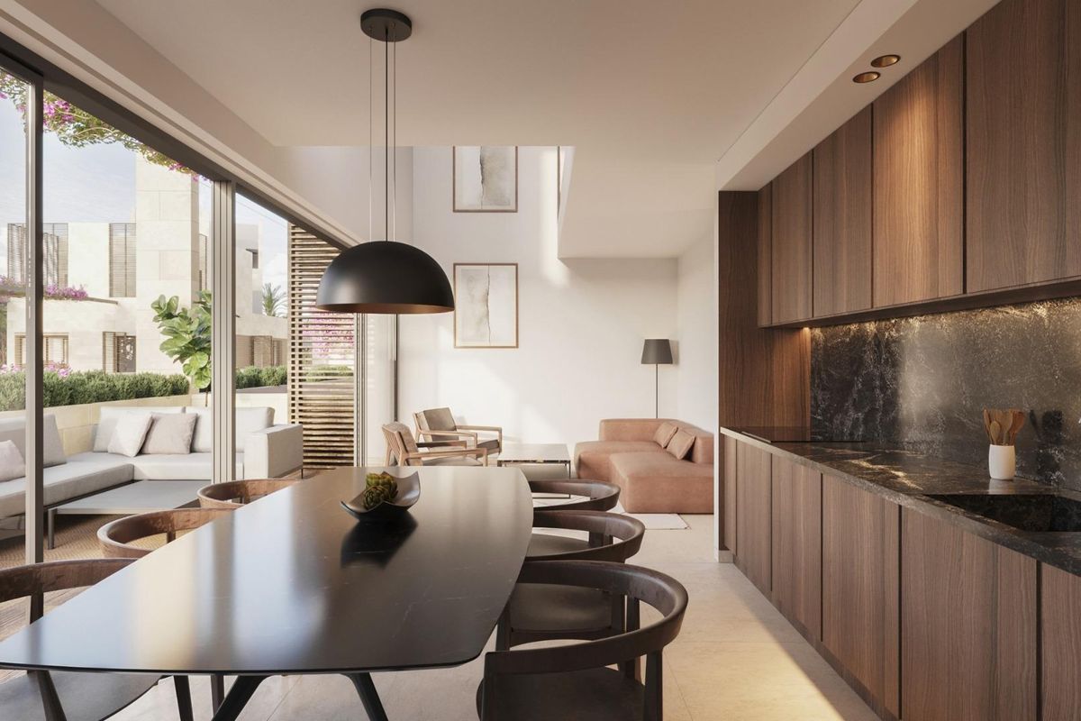 Stijlvolle keukenzicht dat verfijnde afwerkingen toont in het 3-slaapkamer appartement in Estepona.