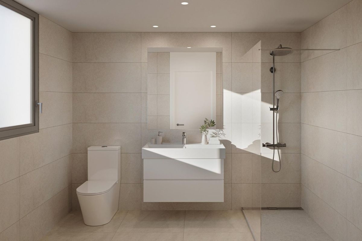 Moderne badkamer in een appartement in Estepona, uitgerust met eigentijdse armaturen en elegante tegels.