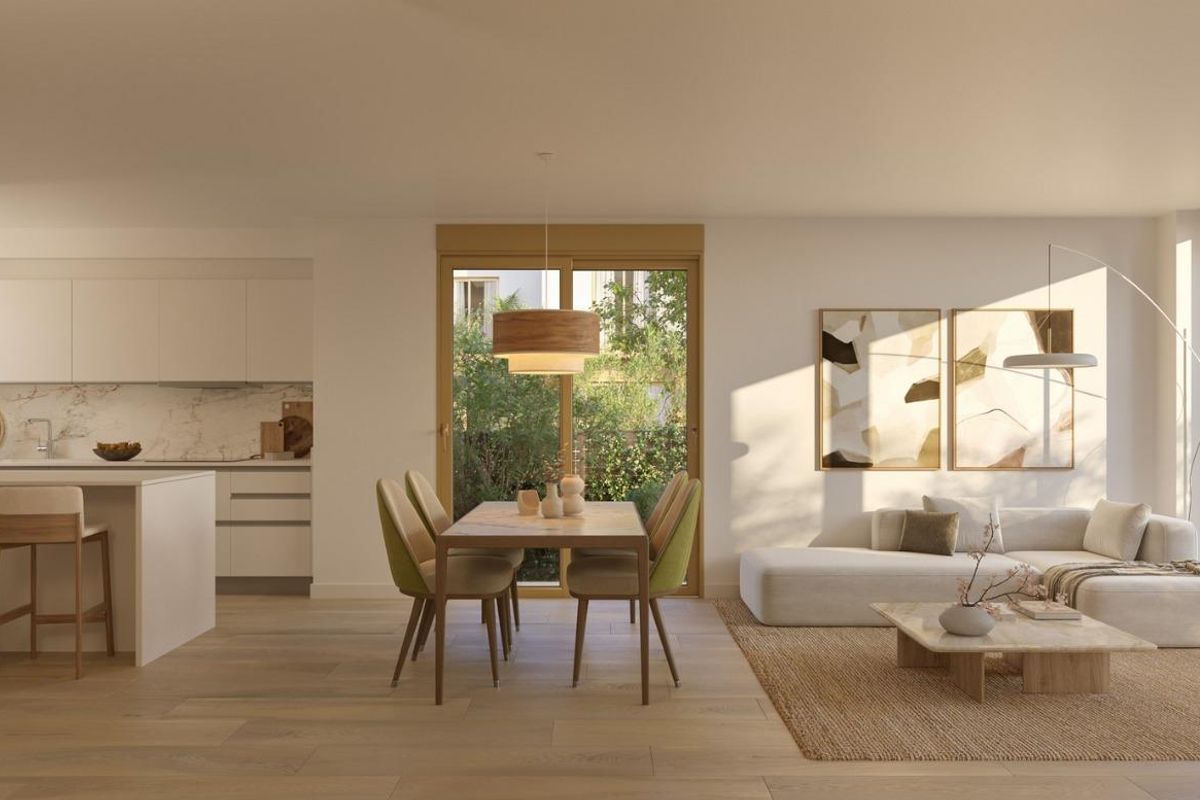 Moderne keuken en eetruimte in een rijtjeshuis in El Verger, met natuurlijk licht.