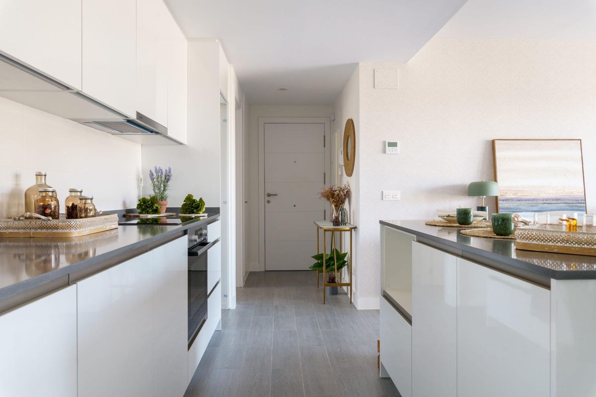 Chique keuken met moderne accessoires en een uitnodigende entree in een penthouse in Mijas met 4 slaapkamers.