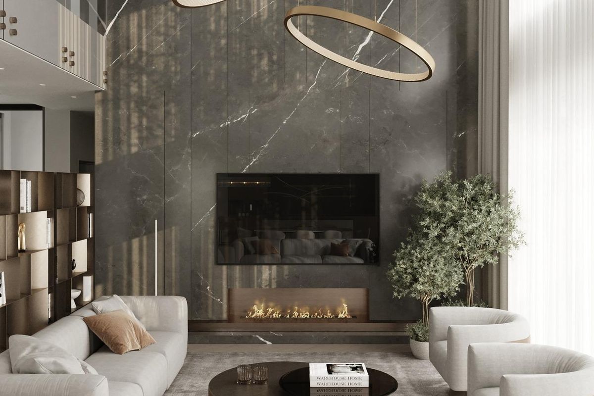 Elegante woonkamer in de villa in Marbella, met modern interieur en een gezellige open haard.