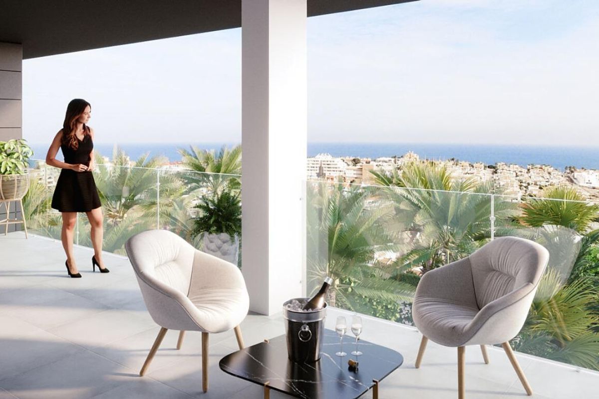Ruim terras met zeezicht bij een 3-slaapkamer penthouse in Torrevieja, Costa Blanca Zuid.
