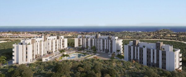 Luchtfoto van een modern appartementencomplex met een zwembad, gelegen in Mijas, Costa del Sol, Spanje.