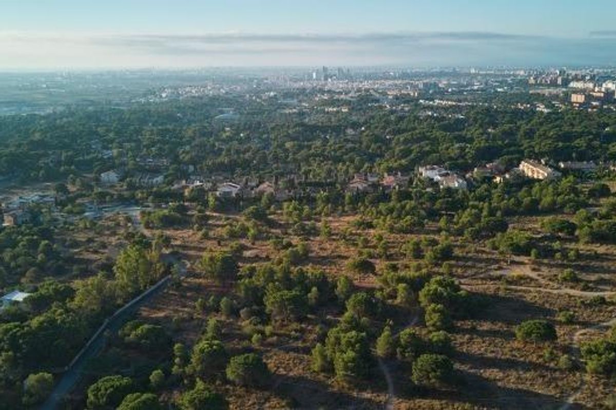 Panoramisch uitzicht op het landschap en de stadsomgeving rondom Godella, Costa Blanca Noord.