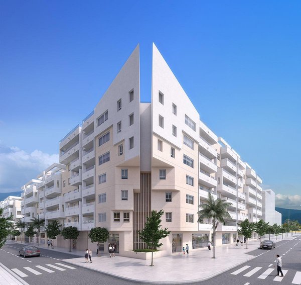Buitenaanzicht van een modern 2-slaapkamer appartementengebouw in Marbella, Costa del Sol, met strakke ontwerpen.
