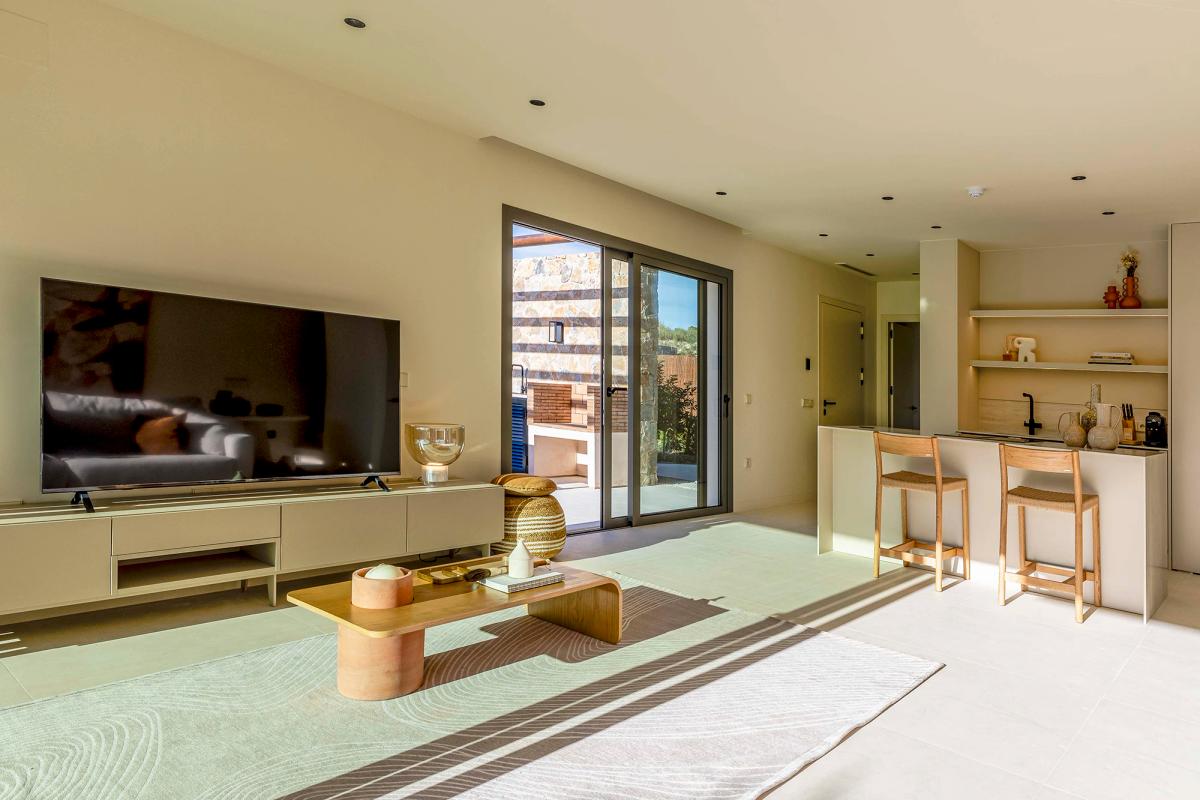 Schlafzimmeransicht, mit großen Fenstern