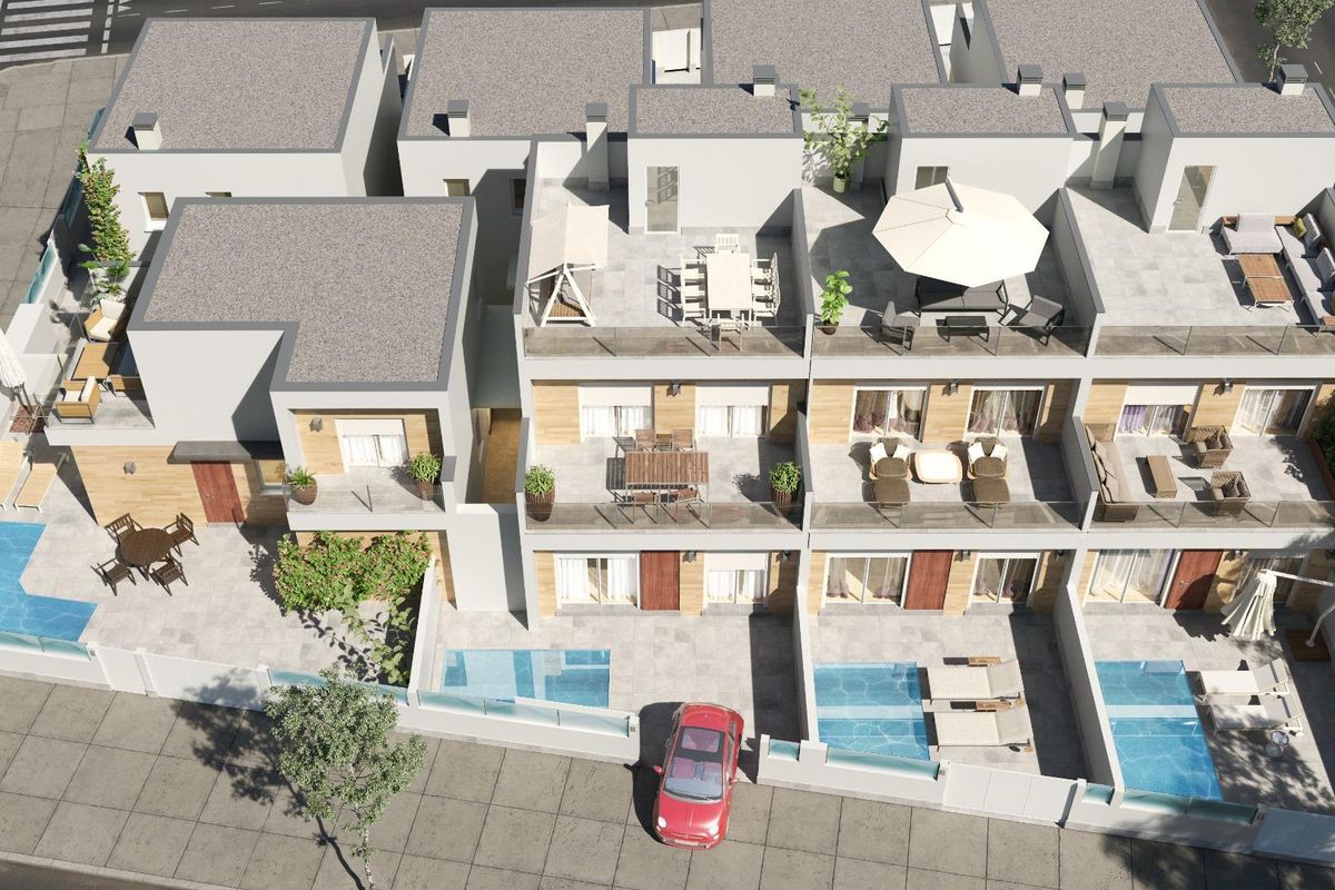 Luchtfoto van townhouses in San Pedro del Pinatar, met ontwerpen met privézwembaden en tuinen.