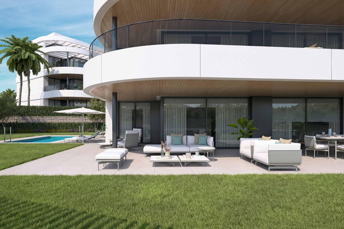 Ground floor apartment in Estepona with terrace