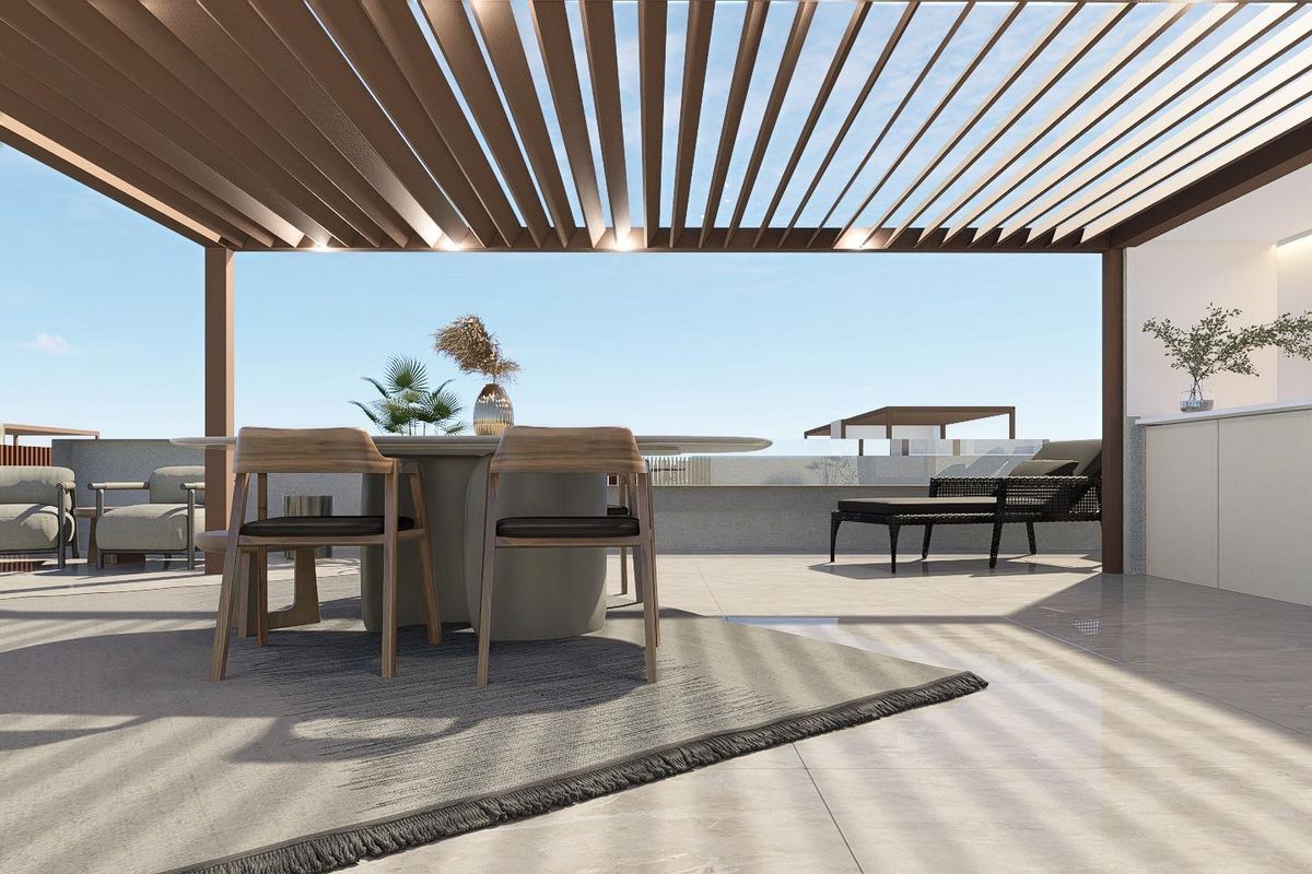 Eetruimte op een zonnig terras in Pilar de La Horadada, uitgerust met modern meubilair voor comfort.