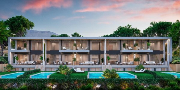 Uitzicht op een modern 1-slaapkamer appartementencomplex in Marbella met tuinen en zwembaden.