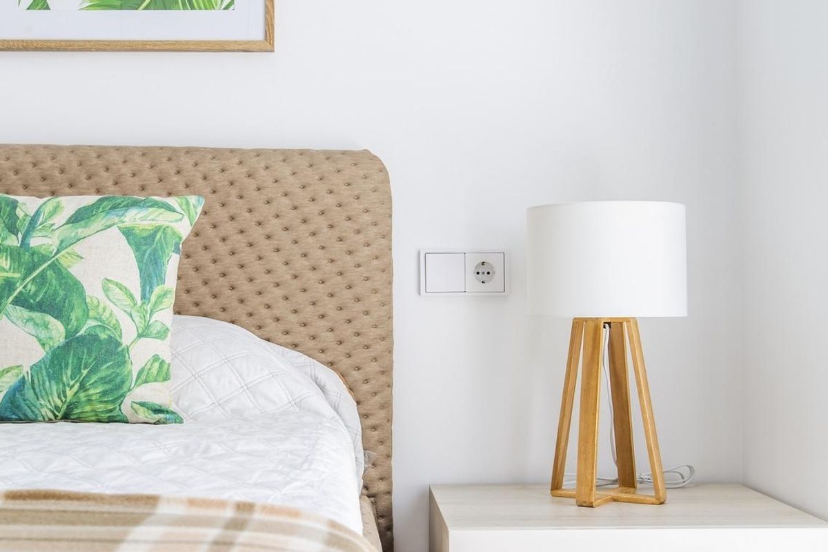 Stijlvolle slaapkamer met groene accenten en moderne meubels in een 3-slaapkamer villa gelegen in San Javier, Costa Calida.