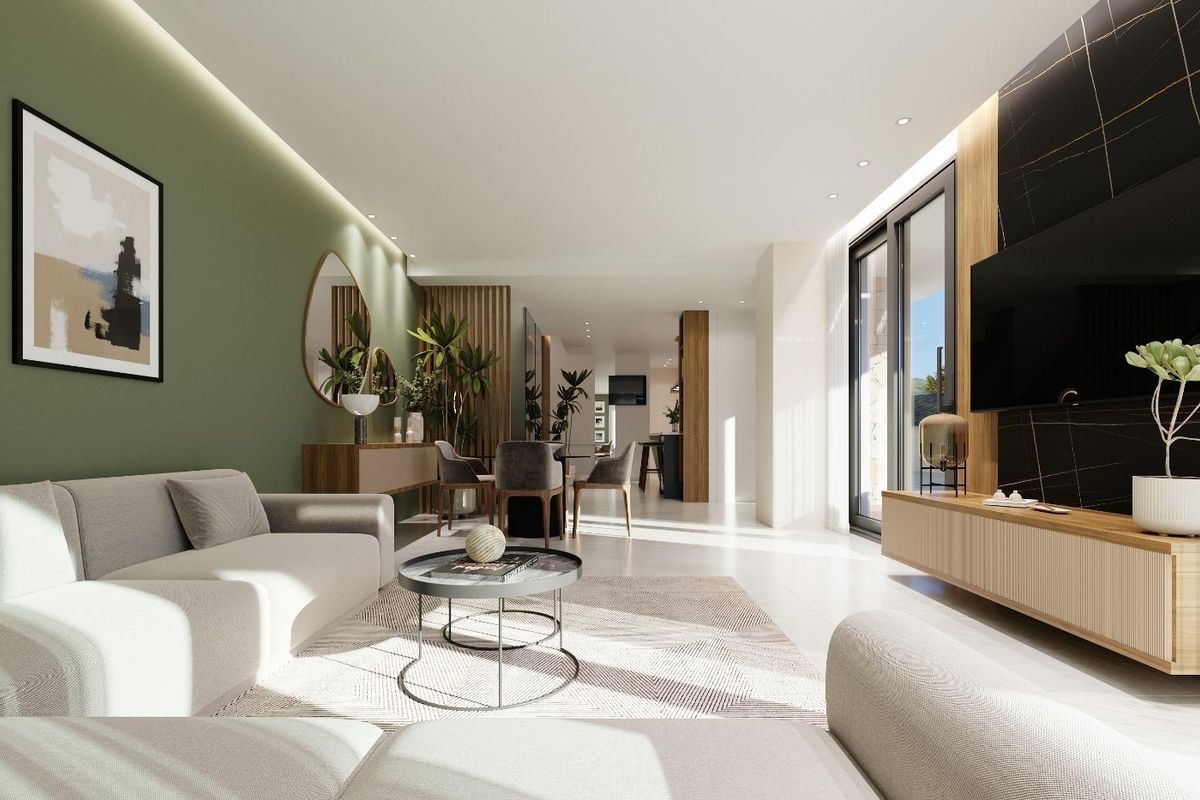 Ruimtelijke woonkamer met eigentijds ontwerp en een vloeiende overgang naar de eetruimte in villa Los Alcazares.