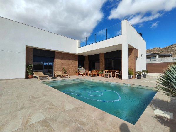Modern 3-bed villa with a pool in Pinoso, featuring a spacious terrace and outdoor dining area.