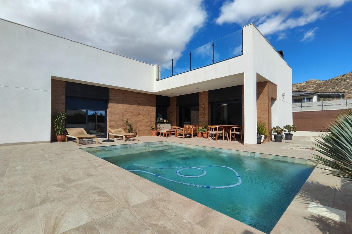Modern 3-bed villa with a pool in Pinoso, featuring a spacious terrace and outdoor dining area.