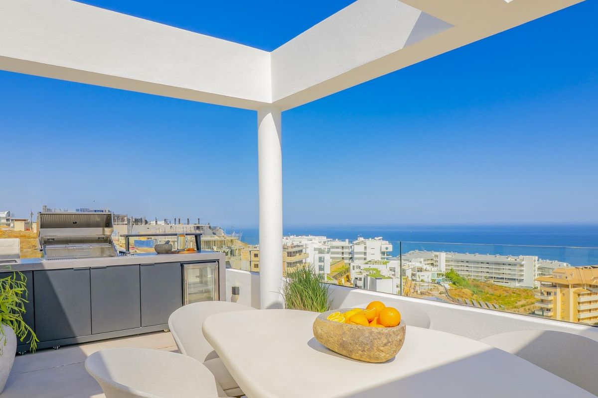Luxe nieuwbouwwoningen met zeezicht in El Higuerón, Costa del Sol