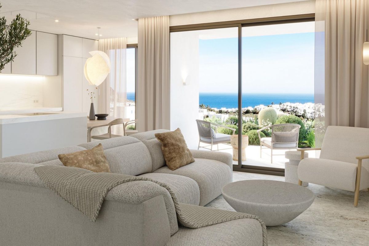 Stijlvolle woonkamer met een prachtig uitzicht op zee en moderne meubels in Mojacar, Costa de Almeria.