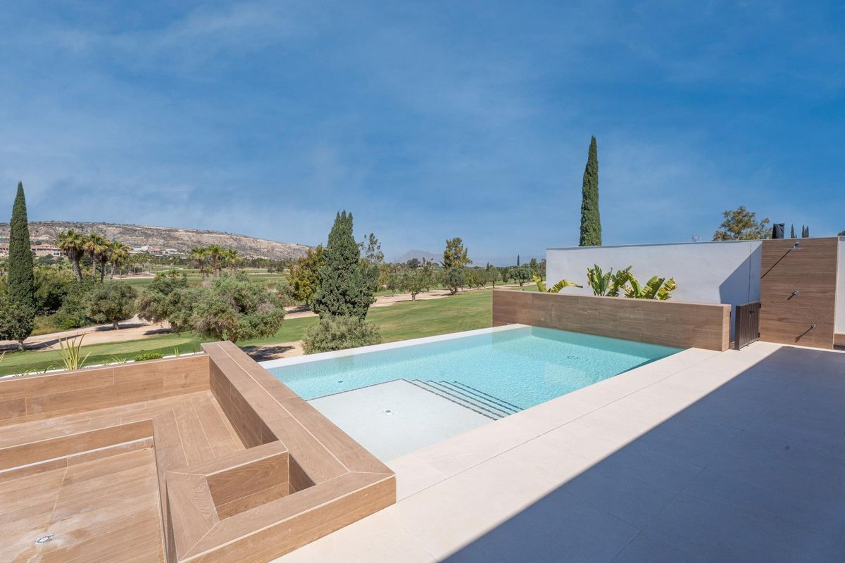 Villa front view Algorfa