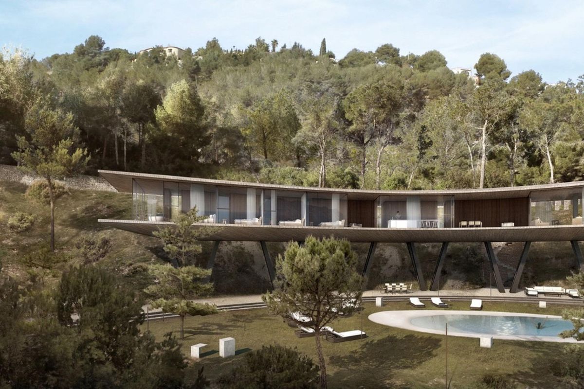 Heldere buitenkant van een moderne villa in Benissa die zijn unieke architectuur en weelderige omgeving toont.