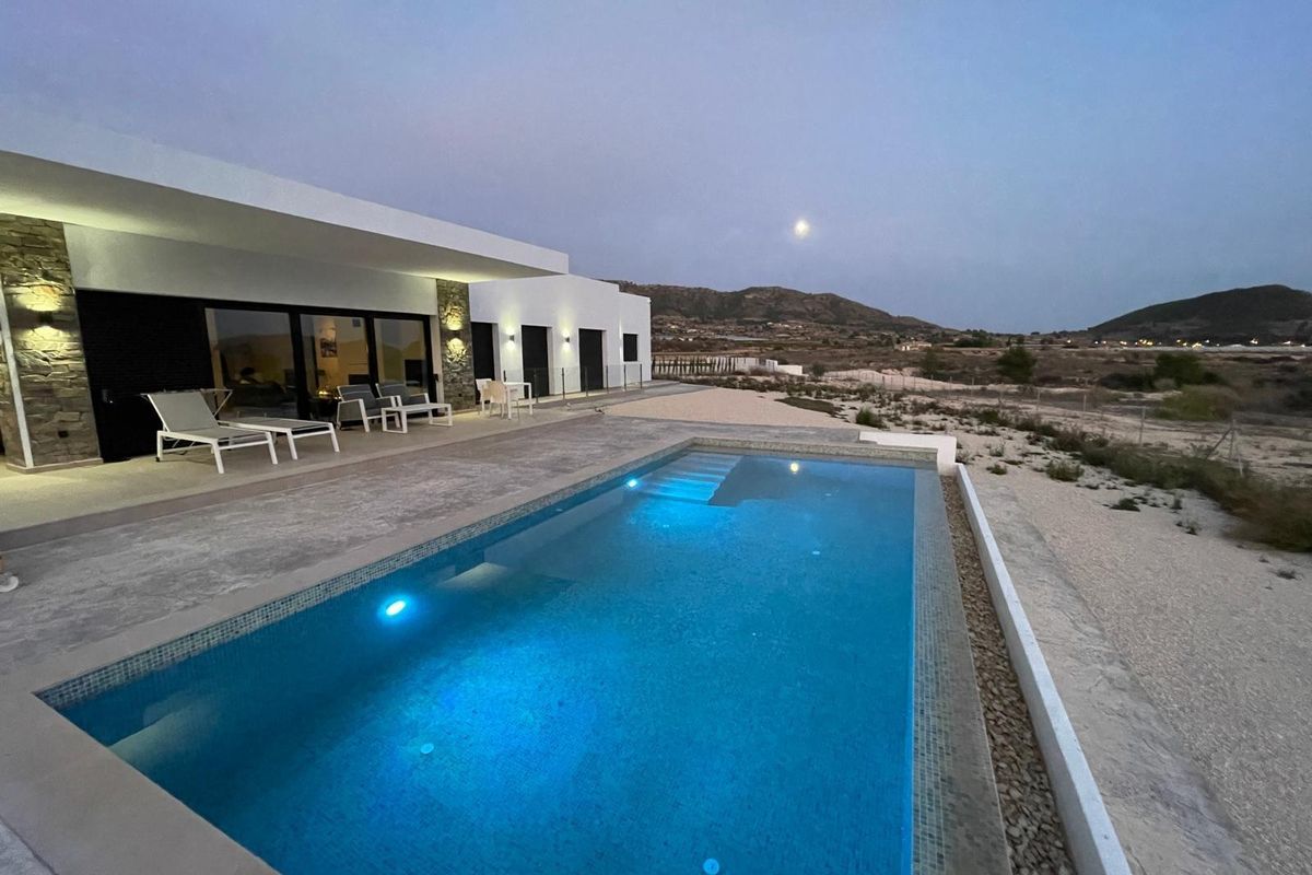 Pinoso villa surrounded by nature