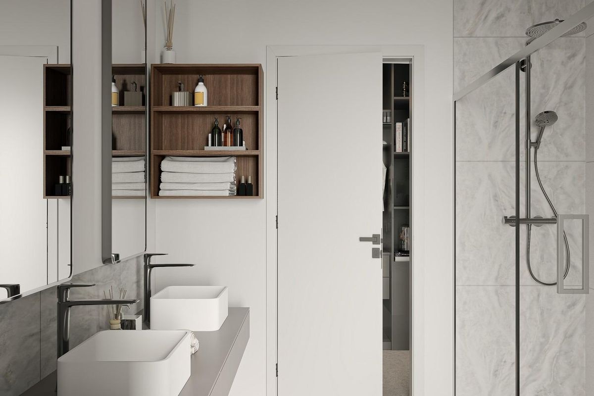 Strak badkamerontwerp met moderne armaturen en een inloopdouche in een appartement in Marbella.