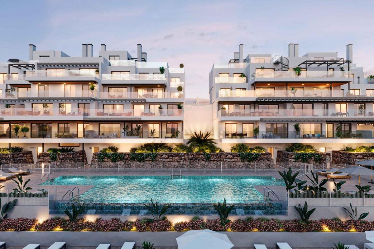 Modern appartementscomplex met een zwembad in Estepona, met twee slaapkamers op de begane grond.