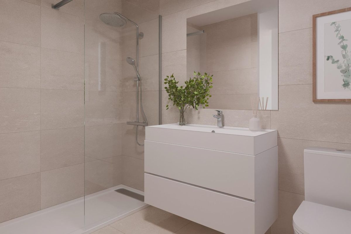 Moderne badkamer met inloopdouche in een appartement in estepona. neutrale tinten en strak design met minimalistische inrichting.