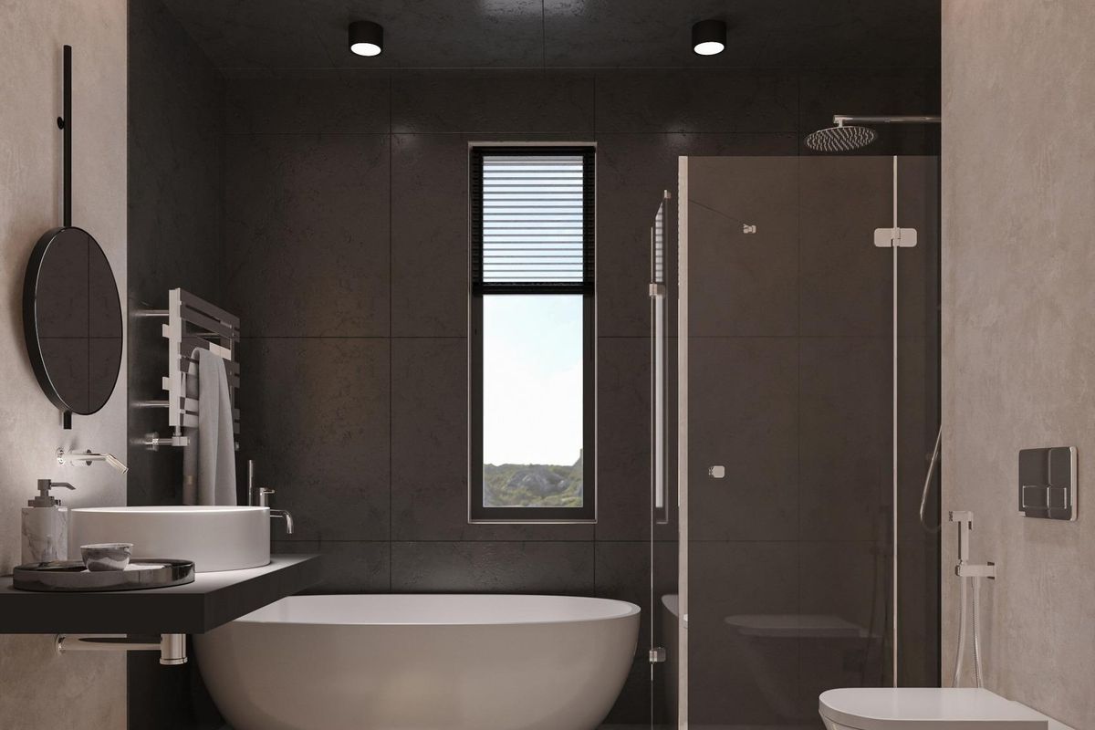 Strakke badkamer met een bad en douche in een 2-slaapkamer appartement in Estepona.