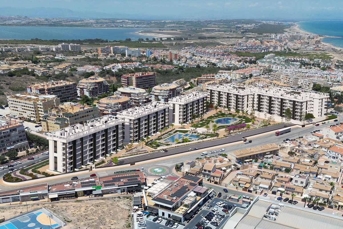 Overzicht van het complex en omgeving in Torrevieja, dicht bij stranden, Costa Blanca Zuid.