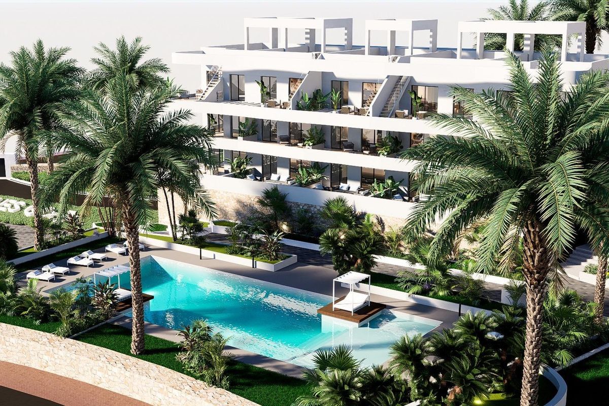 Hedendaagse penthouse omgeving met een zwembad en weelderige beplanting in Finestrat, Costa Blanca Noord.