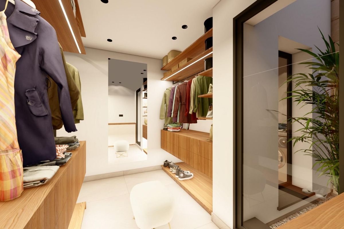 Interieur van een moderne inloopkast met houten planken in een villa in Benijofar.