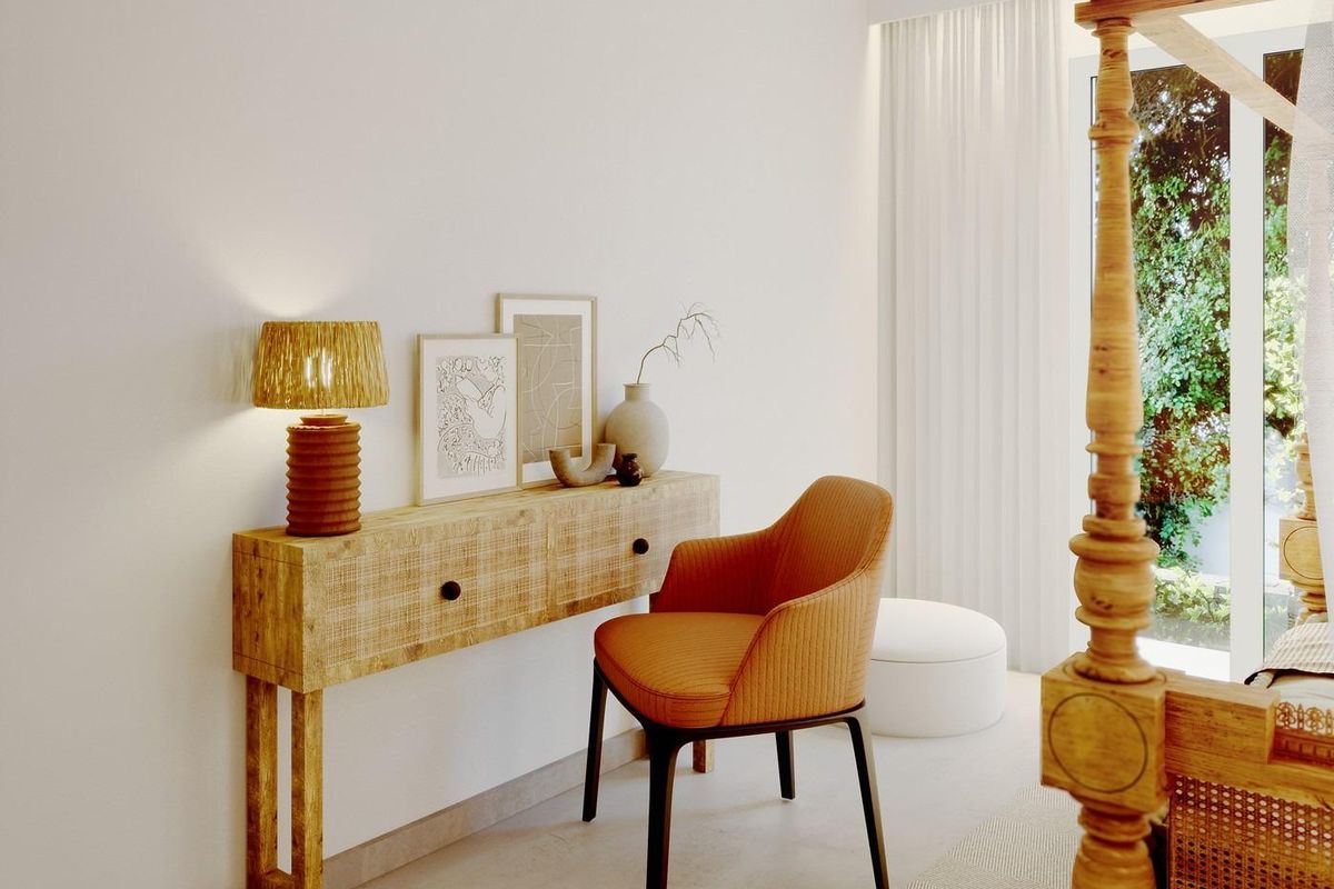 Elegante werkruimte met natuurlijke materialen in een townhouse in Mojacar, ontworpen voor comfort.
