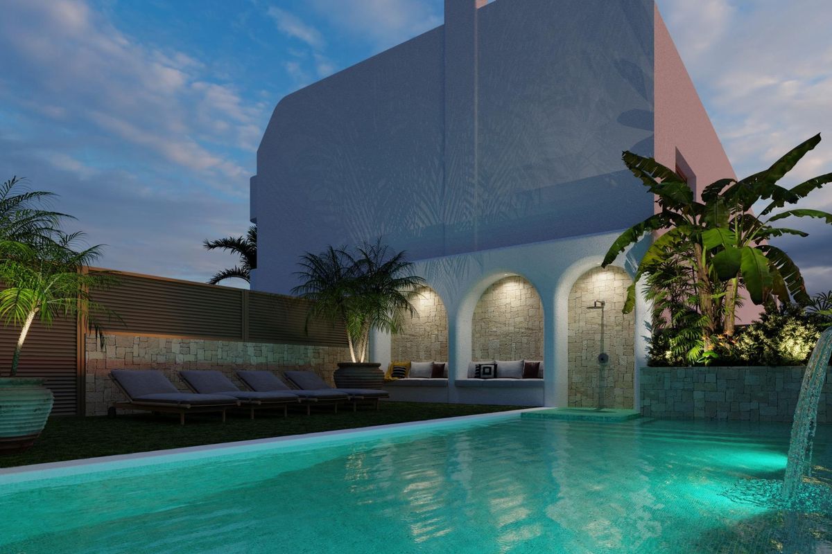 Uitnodigend zwembad met ligstoelen en elegante verlichting in de privétuin van het appartement in San Pedro del Pinatar.