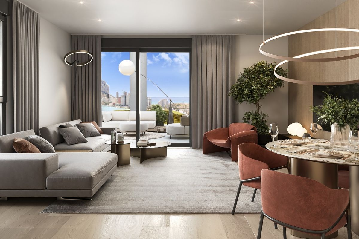 Moderne woon- en eetkamer in een appartement in Calpe, ingericht met elegante meubels en een prachtig uitzicht.