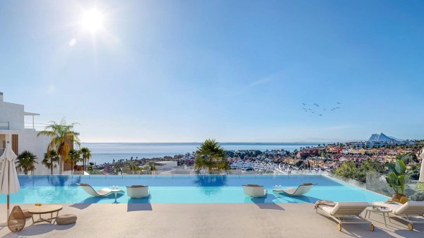 Prachtig infinity zwembad met uitzicht op de kust in San Roque, luxe 3-slaapkamer appartement. Perfect om te ontspannen.