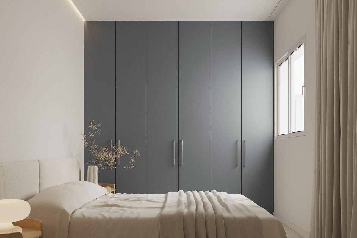 Stijlvolle slaapkamer met neutrale tinten in een gelijkvloers 2-slaapkamer appartement, gelegen in Torrevieja.