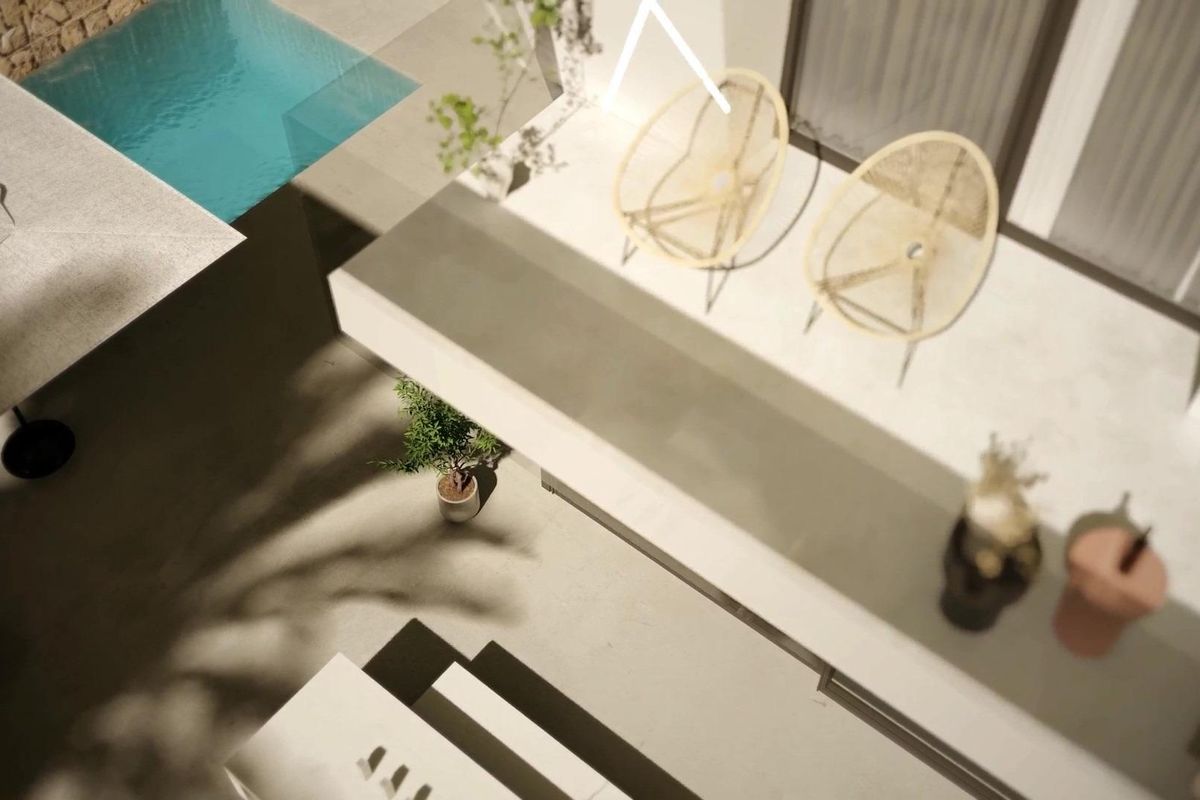 Charmante buitenlounge met moderne stoelen bij het zwembad in Puerto de Mazarron.