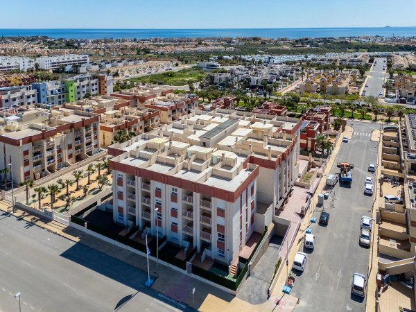 Aerial view of a residential complex in Orihuela Costa with proximity to the sea and surrounding neighborhoods.