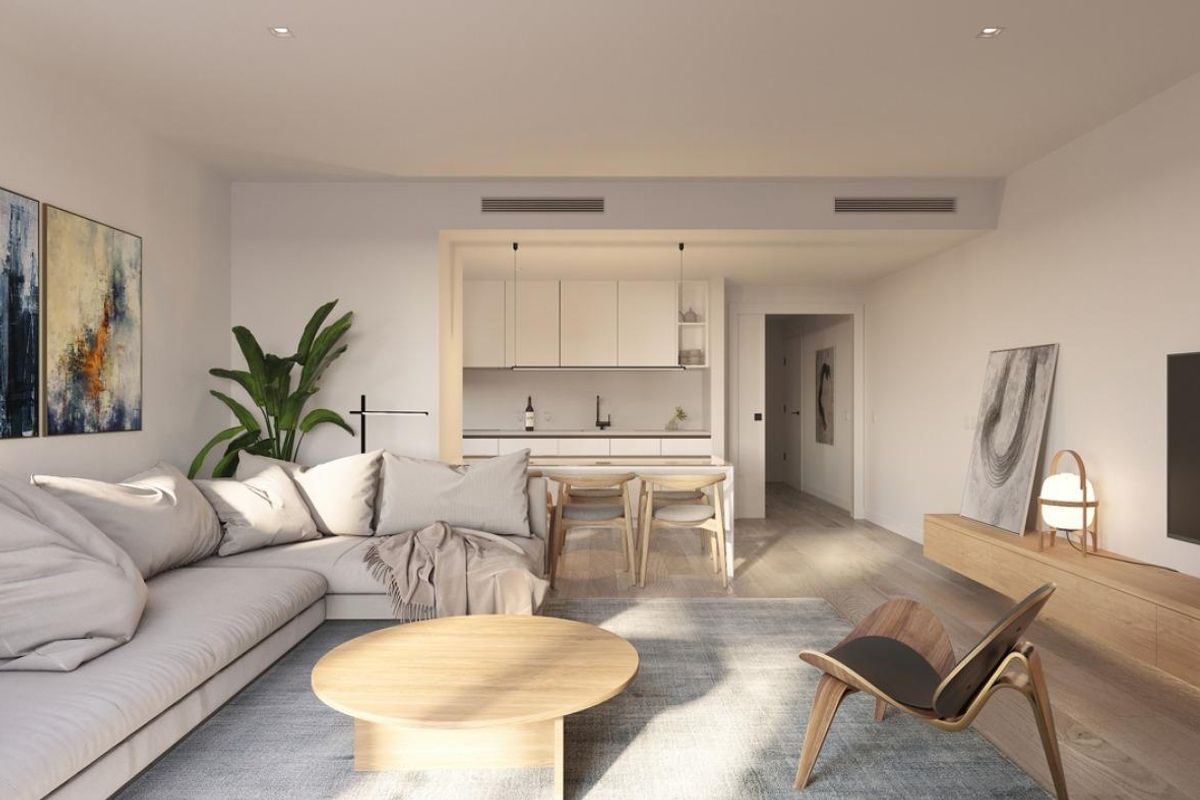 Gezellige woonkamer in een penthouse met een comfortabele bank en moderne decoratie, gelegen in Casares.