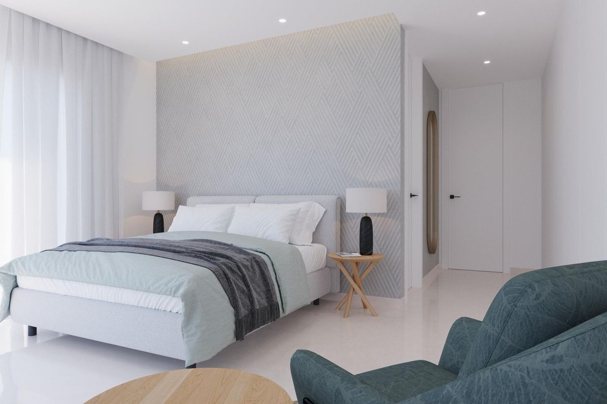 Elegante slaapkamer met zachte kleuren en moderne designelementen in een 3-slaapkamer villa in Finestrat, Costa Blanca.