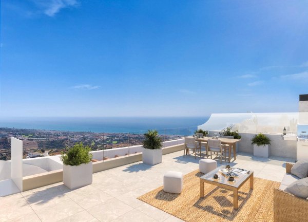 Penthouse exterior with sea view in Rincon de la Victoria