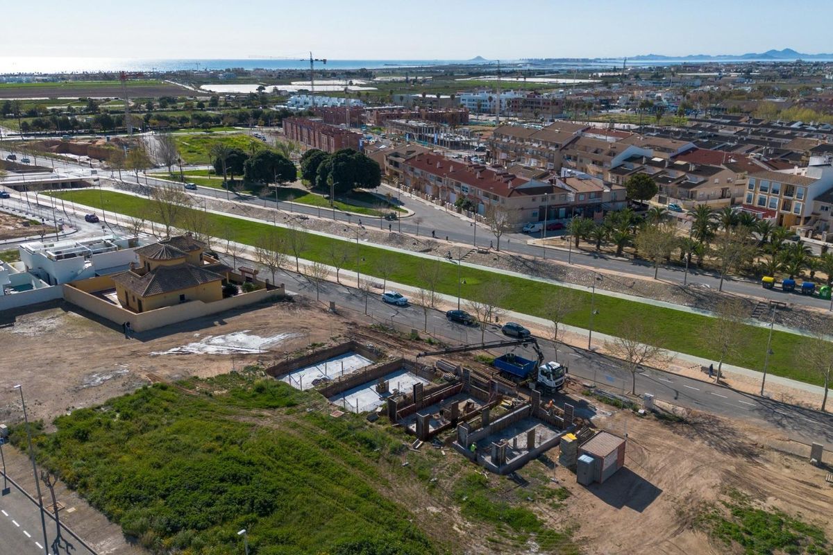 Eetkamer met uitzicht op het zwembad