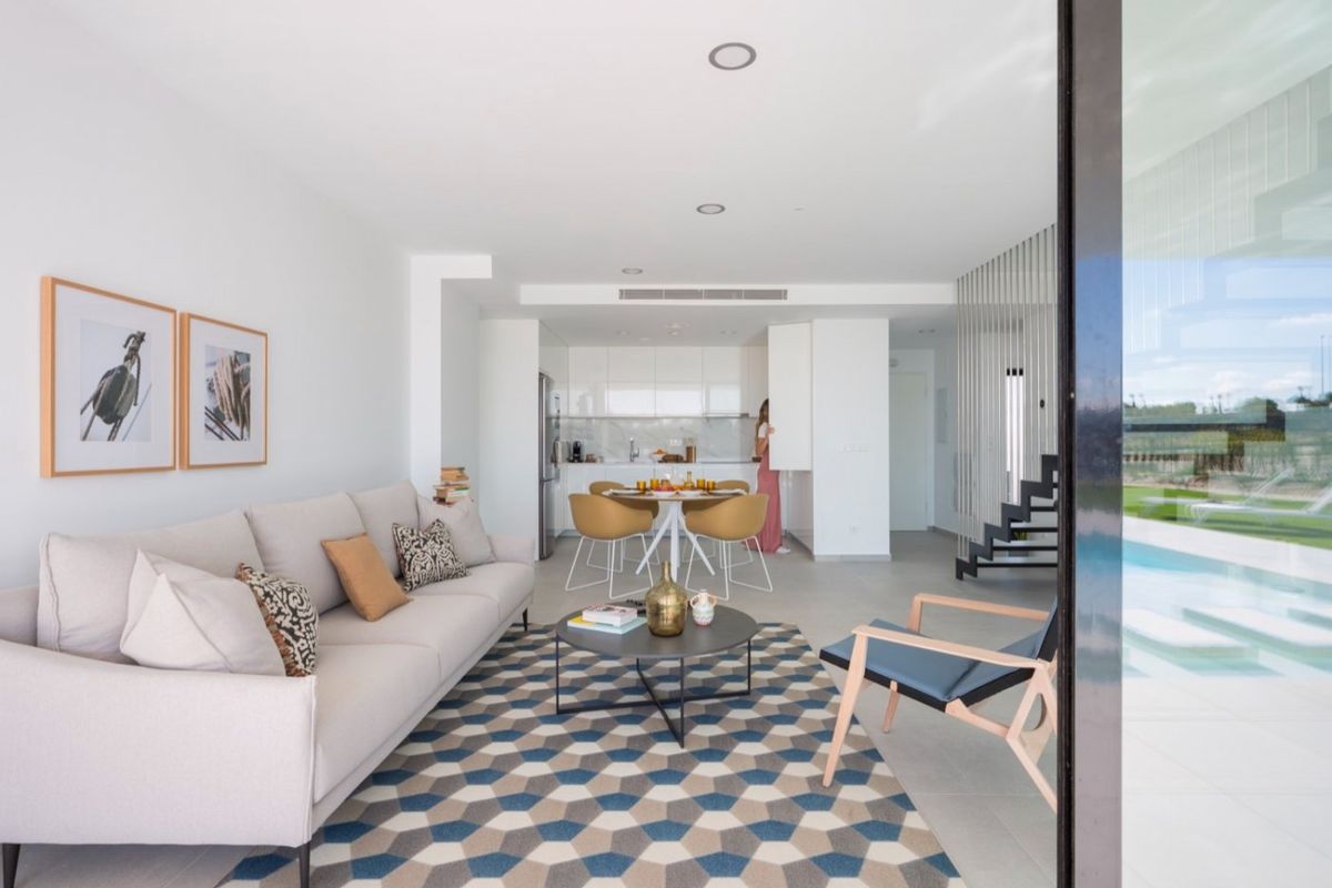 Cozy living room in the Baños y Mendigo villa, featuring a modern decor and access to outdoor views.