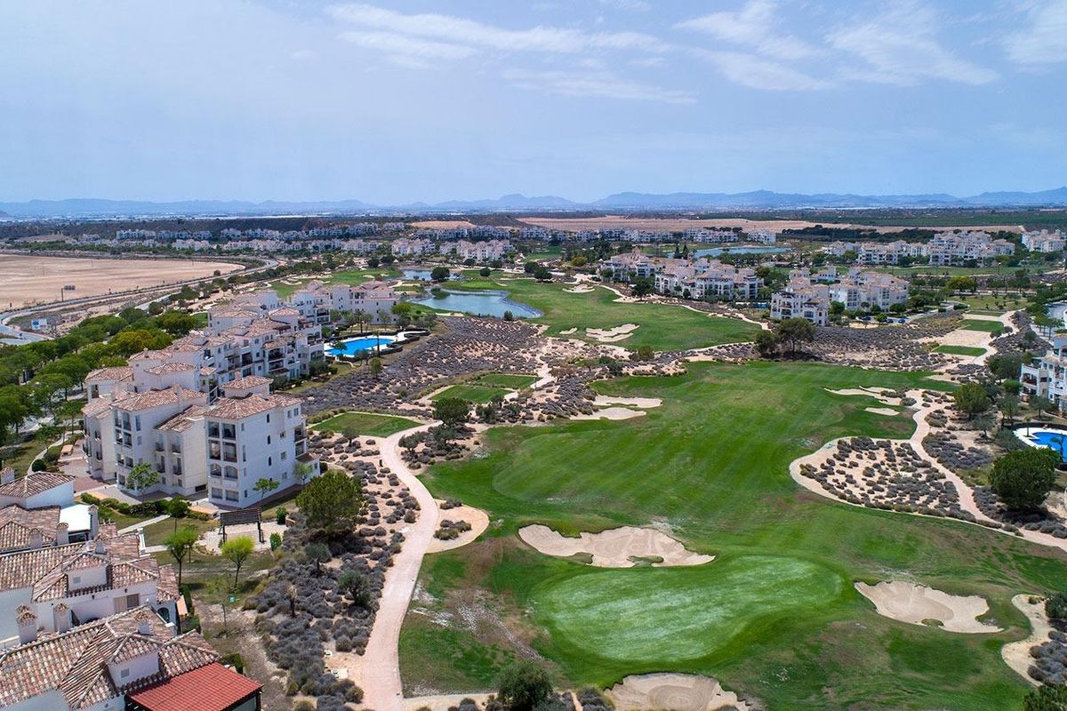Moderne keuken met centraal eiland