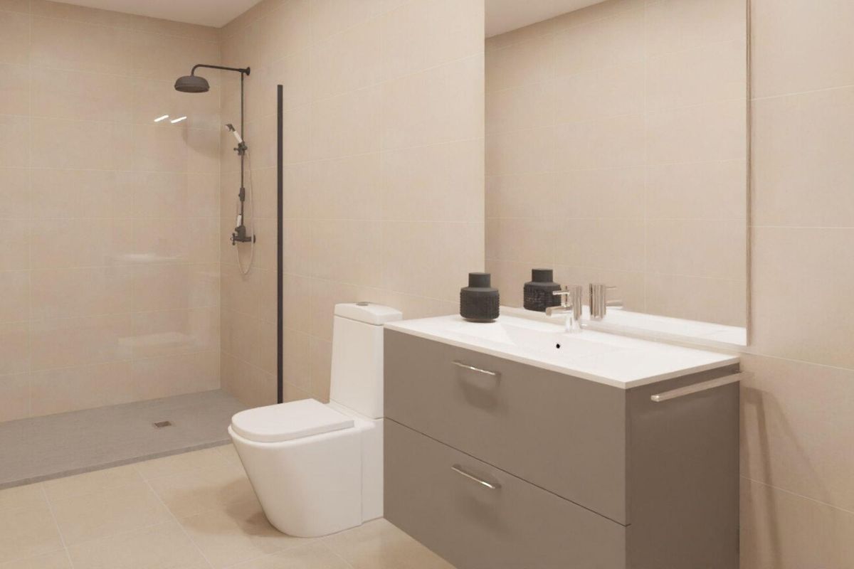 Modern badkamer met douche en strak ontwerp in een 2-slaapkamer bungalow in Hondón de las Nieves.