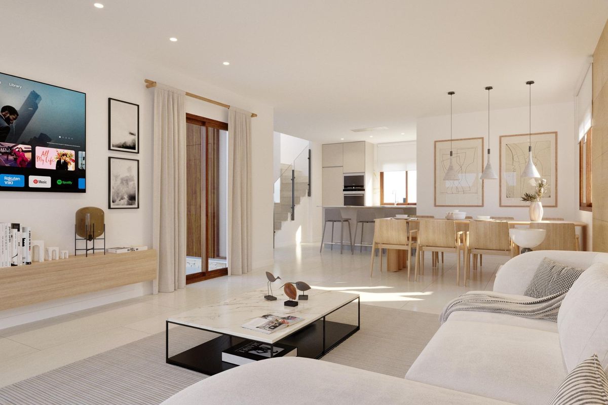 Stijlvolle woonkamer van een villa met 4 slaapkamers in Orihuela met moderne meubels en een open ontwerp.