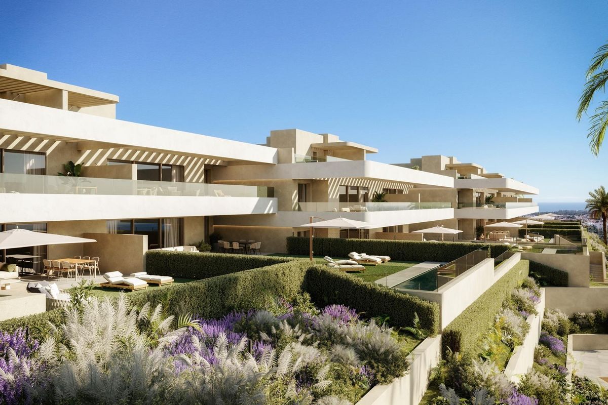 Grote ramen in woonkamer Estepona