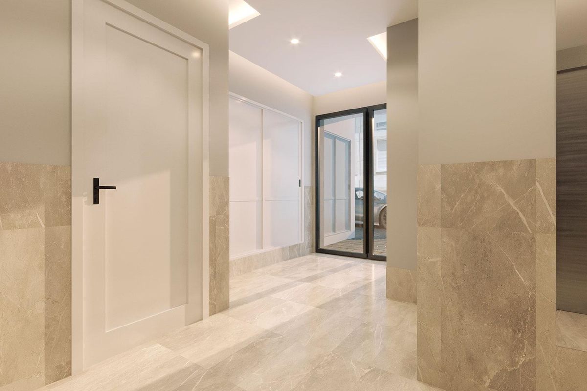 Moderne gang met toegang tot penthouses, met een minimalistisch ontwerp in Torrevieja.