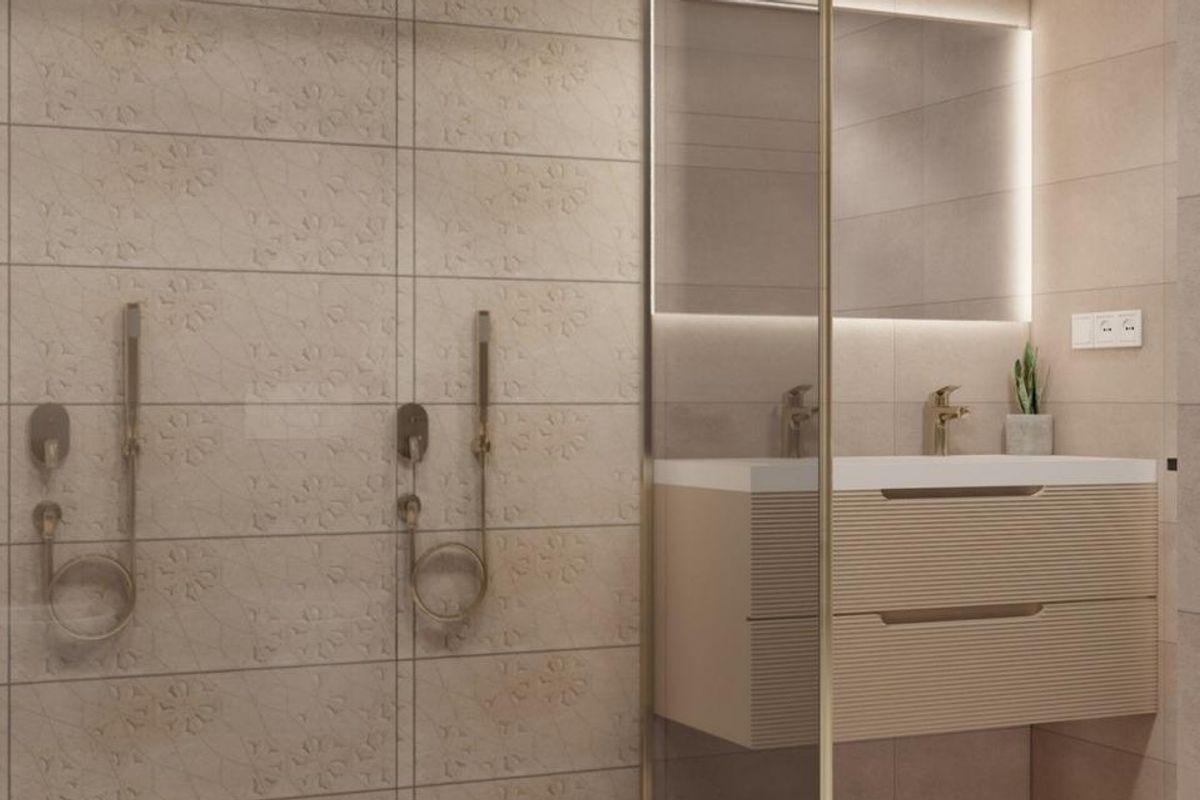 Stijlvolle badkamer met een glazen douche en elegante afwerkingen in een townhouse met 4 slaapkamers in La Nucia.